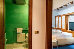 Et badeværelse på Domus Verona - Magnifiche Residenze San Fermo + 20 billeder