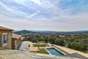 a view from the roof of a house with a swimming pool at Les Grenadiers de Saint Sat in Saint-Saturnin-dʼApt