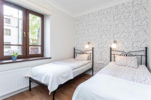 Posteľ alebo postele v izbe v ubytovaní Villa Allegra Apartamenty z ogrodem i salą zabaw ,darmowy parking i leżaki, 5minut do morza