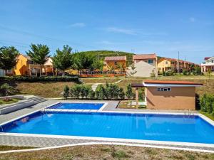 Hillview Apt w/ Pool Access - Free Wifi 내부 또는 인근 수영장