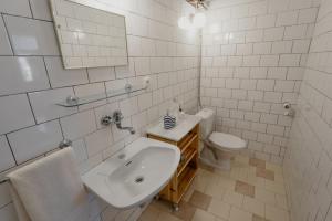 Koupelna v ubytování Apartmán 3, Suvorovova 158
