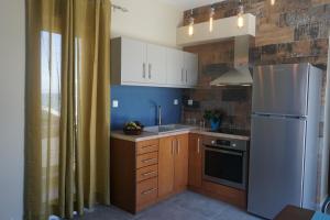 A kitchen or kitchenette at Seas the view