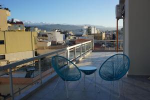 A balcony or terrace at Seas the view