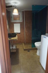 A bathroom at Seas the view