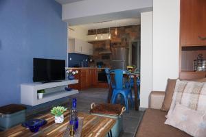 A television and/or entertainment centre at Seas the view