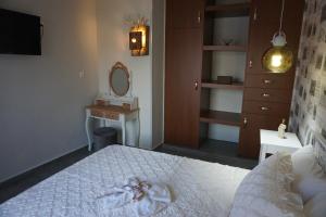 A bed or beds in a room at Seas the view