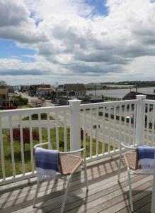 
A balcony or terrace at The Sea Breeze Inn
