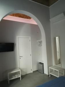 a room with a bed and a mirror at L'arco e il vico in Naples