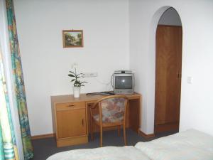 TV a/nebo společenská místnost v ubytování Landhaus Trinker