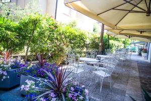 Κήπος έξω από το Hotel Roxy