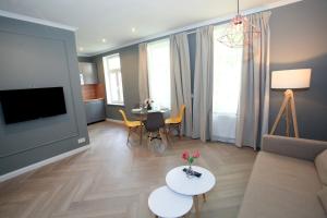 Зона вітальні в Zollikof Aparts - Sauna & Studioapartments