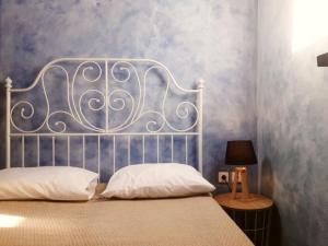 A bed or beds in a room at Corfu Town Garden Cottage