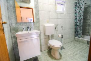 Koupelna v ubytování Apartmani Matko