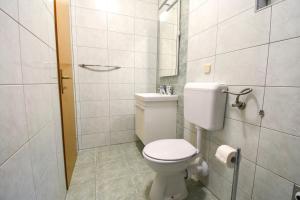 Koupelna v ubytování Apartmani Matko