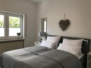 Postel nebo postele na pokoji v ubytování xxl Apartment Sinsheim + 37 fotografií