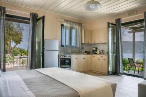 Kuchyň nebo kuchyňský kout v ubytování Martini Waterfront Suites