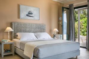 Postel nebo postele na pokoji v ubytování Martini Waterfront Suites