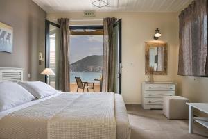 Postel nebo postele na pokoji v ubytování Martini Waterfront Suites