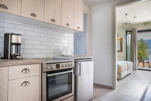 Kuchyň nebo kuchyňský kout v ubytování Martini Waterfront Suites