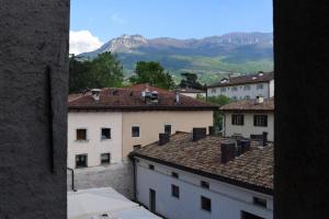 a view of roofs of buildings with mountains in the background at Adler Apart in Trento