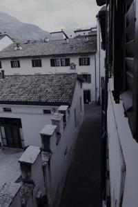 an alley between two white buildings with roofs at Adler Apart in Trento