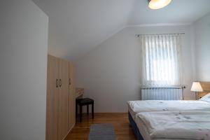 Posteľ alebo postele v izbe v ubytovaní Apartments and Room Robert