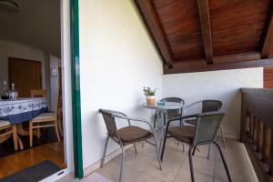 Posedenie v ubytovaní Apartments and Room Robert