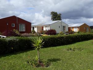 Aed väljaspool majutusasutust Cabañas Lago Azul