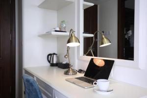 Tetera y cafetera en Adaline Hotel and Suite