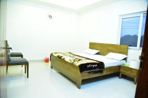Una cama o camas en una habitación de Hotel ALIG INN
