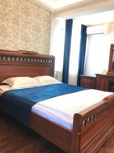 Un pat sau paturi într-o cameră la Pension Hanul Andritei