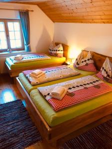 Ένα ή περισσότερα κρεβάτια σε δωμάτιο στο Apartment Almhaus Innerkrems