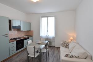 a kitchen and living room with a table and a couch at Appartamenti Casa La Rosa in Bellagio +35 photos