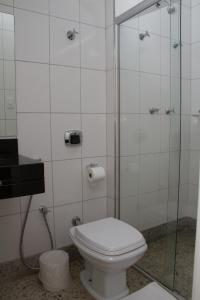 Koupelna v ubytování Santorini Hotel