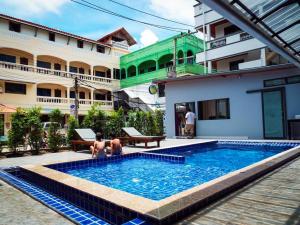 Bazén v ubytování Coconut Grove Hotel Samui nebo v jeho okolí
