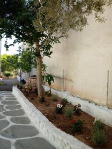 Vrt ispred objekta Hotel Poulakis