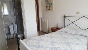 Ένα ή περισσότερα κρεβάτια σε δωμάτιο στο Albergo Pensione Ardenza SELF CHECK-IN