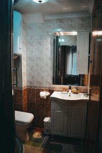 A bathroom at Guest House Alea