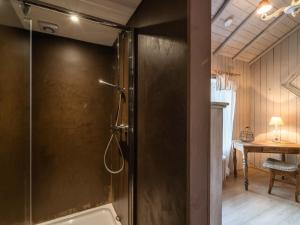 Vannituba majutusasutuses Holiday Home Manhay near Forest