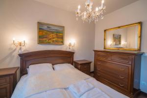 Posteľ alebo postele v izbe v ubytovaní Royal Luxus Wellness Apartman
