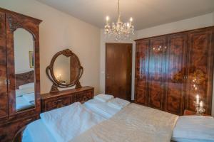 Posteľ alebo postele v izbe v ubytovaní Royal Luxus Wellness Apartman