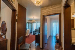Posedenie v ubytovaní Royal Luxus Wellness Apartman