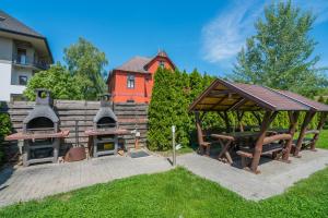 Vonkajšia záhrada v ubytovaní Royal Luxus Wellness Apartman