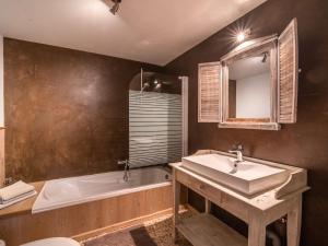 Vannituba majutusasutuses Holiday Home Manhay near Forest