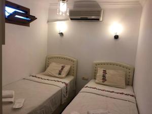 A bed or beds in a room at Bozcaada Aspava Otel