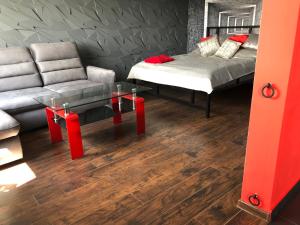Posteľ alebo postele v izbe v ubytovaní Apartament GREY