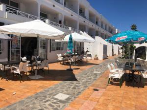 En restaurant eller et andet spisested på Sunrise