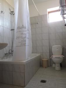 Ένα μπάνιο στο Knossos Apartments +20 φωτογραφίες
