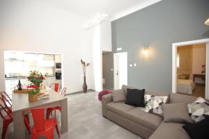 a living room with a couch and a table at Casa Vignale in Avola