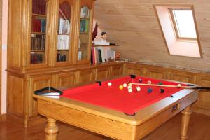 a billiard table in a room with at Gîtes de Lez in Laguépie